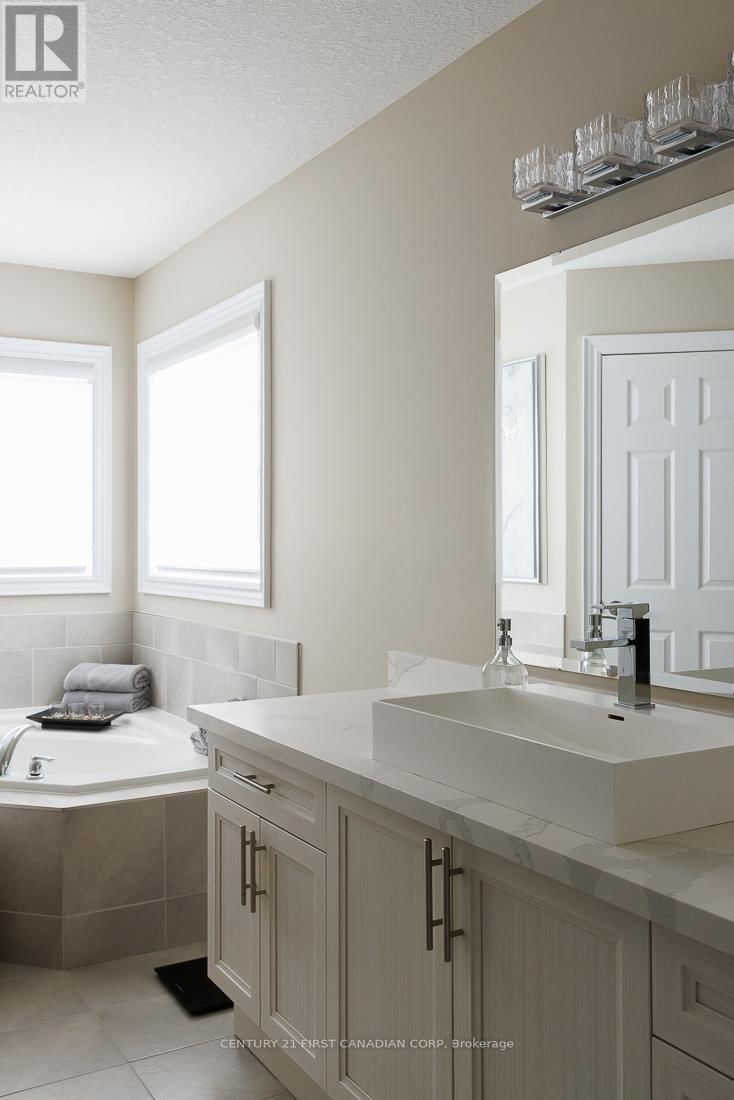 2556 HOLBROOK DRIVE Image 30