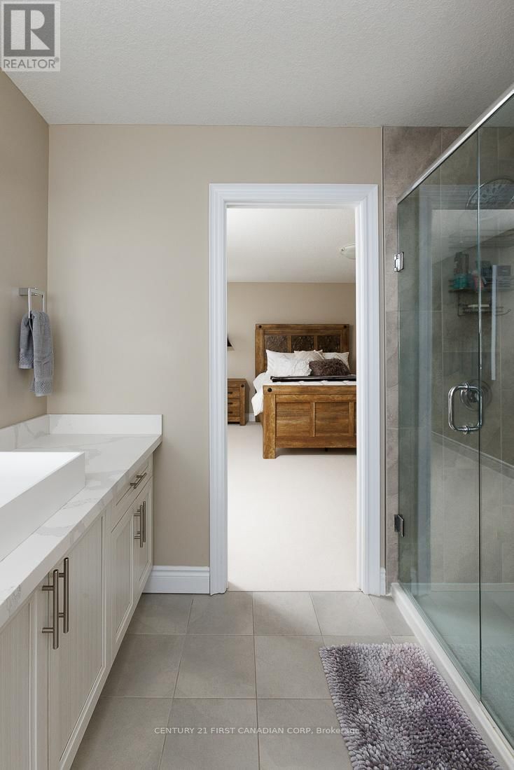 2556 HOLBROOK DRIVE Image 31