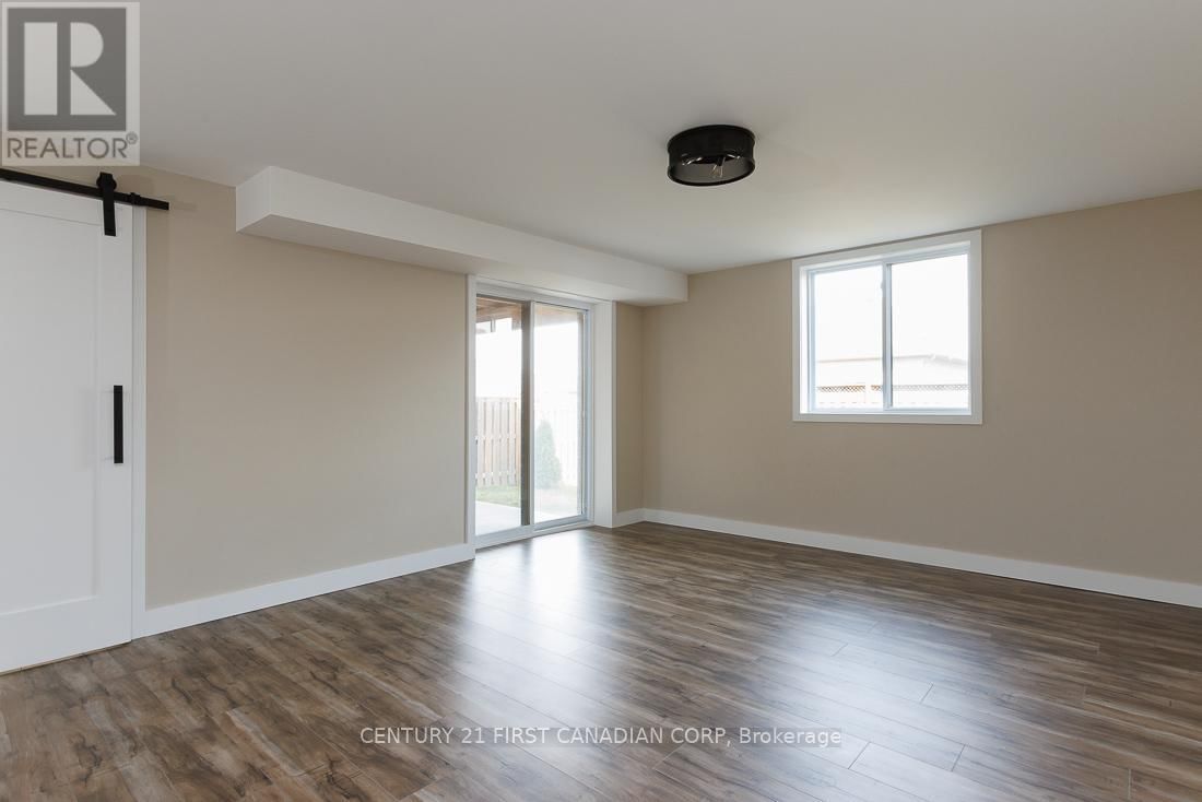 2556 HOLBROOK DRIVE Image 33