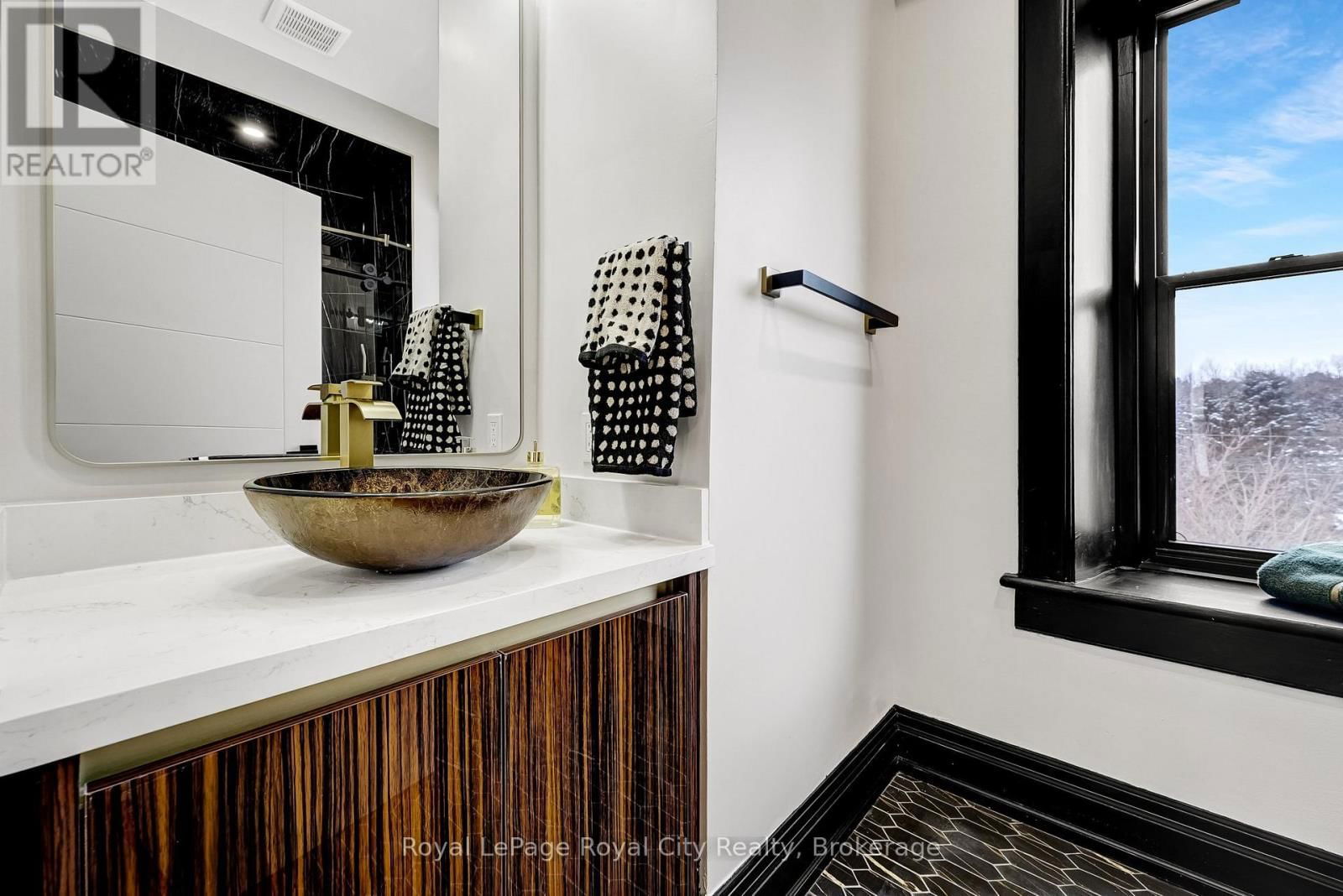 4 - 438 GEDDES STREET Image 15