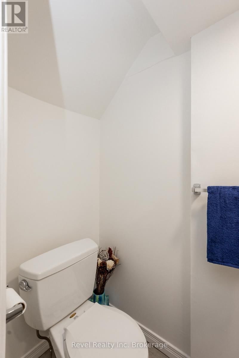 359 FOURTH AVENUE EAST Image 15