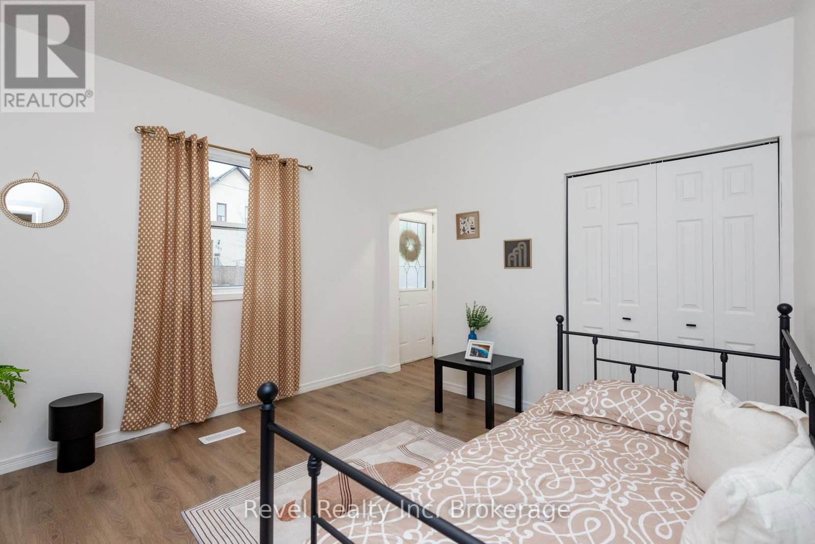 359 FOURTH AVENUE EAST Image 18