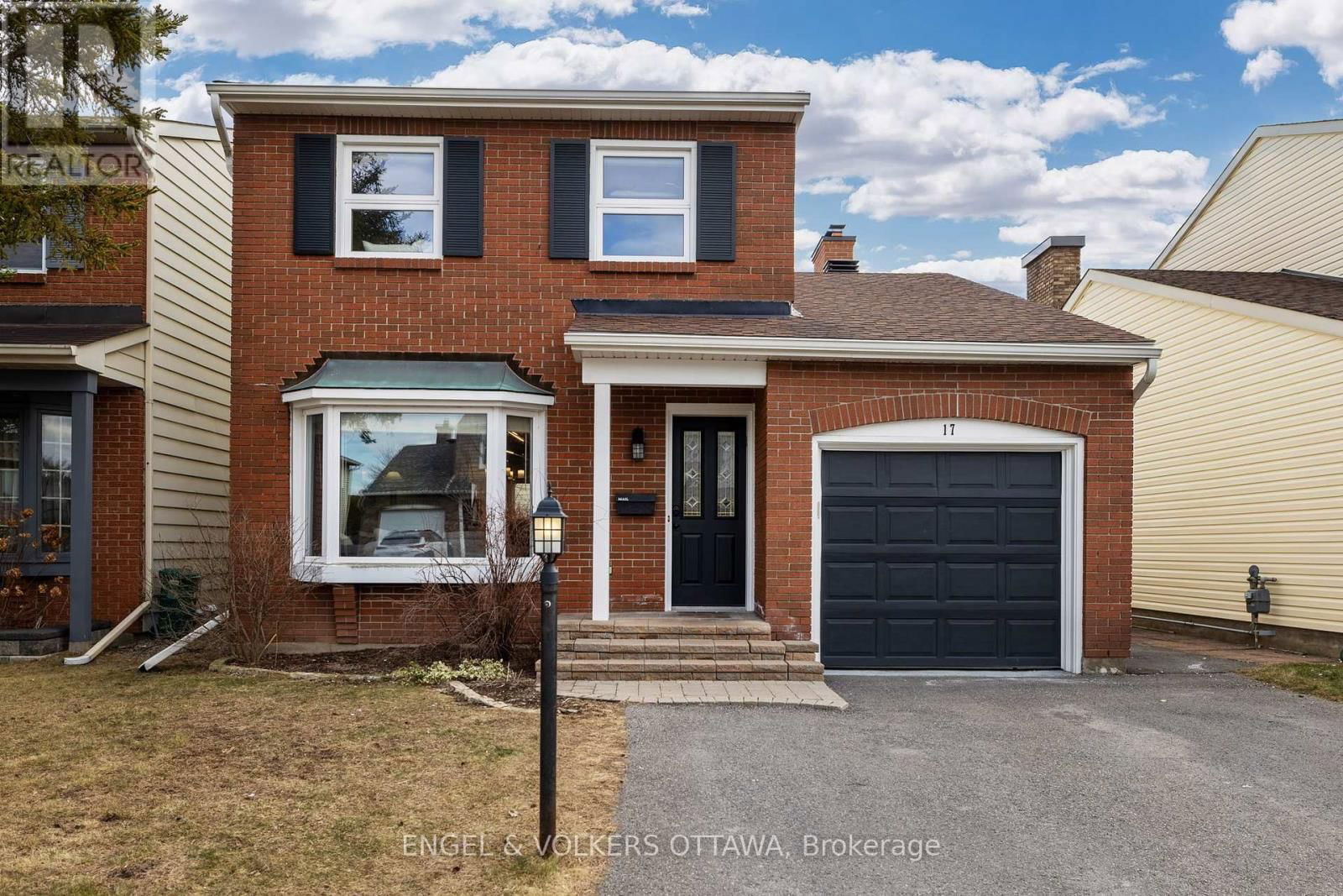 17 WINLOCK CRESCENT Image 1