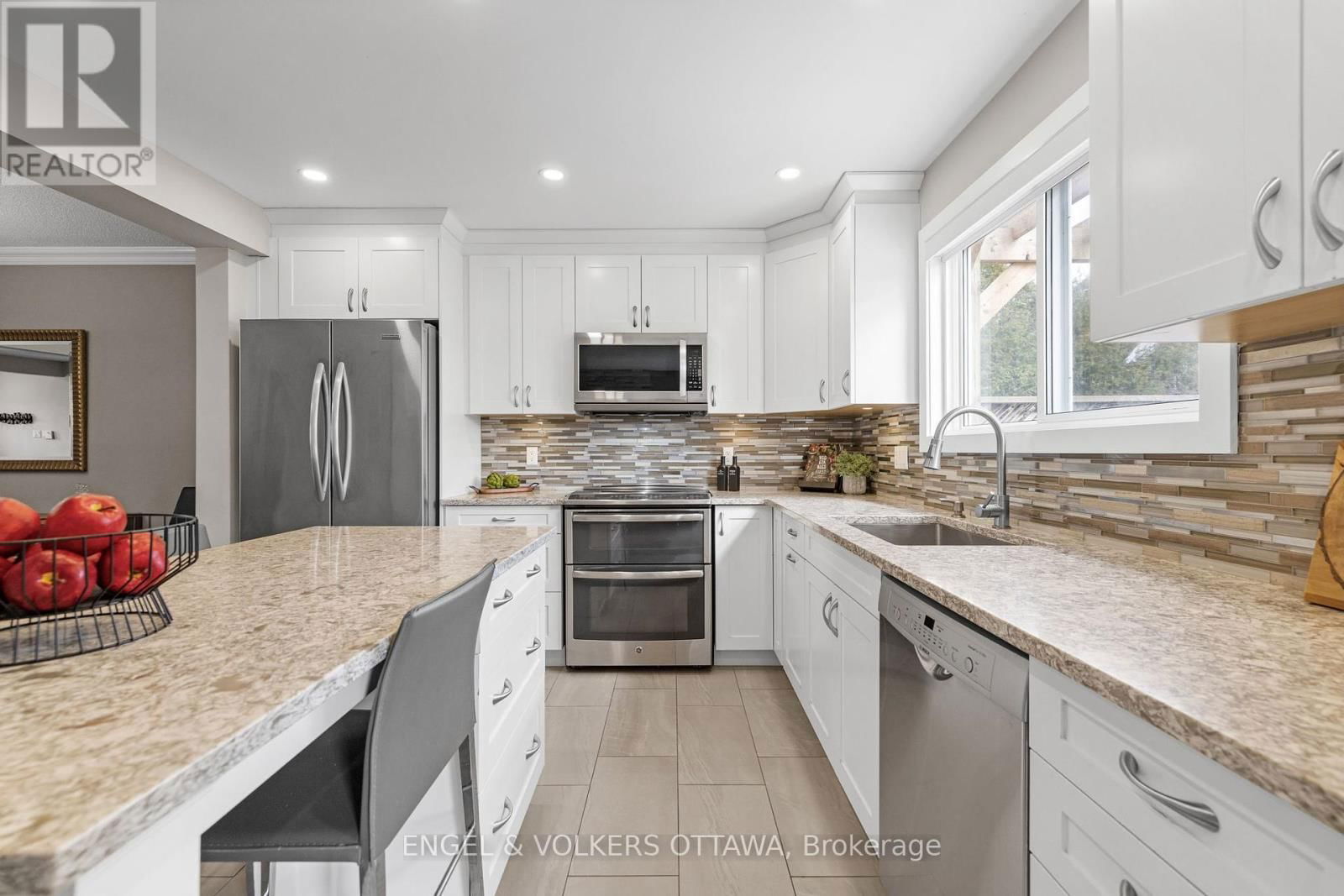 17 WINLOCK CRESCENT Image 10