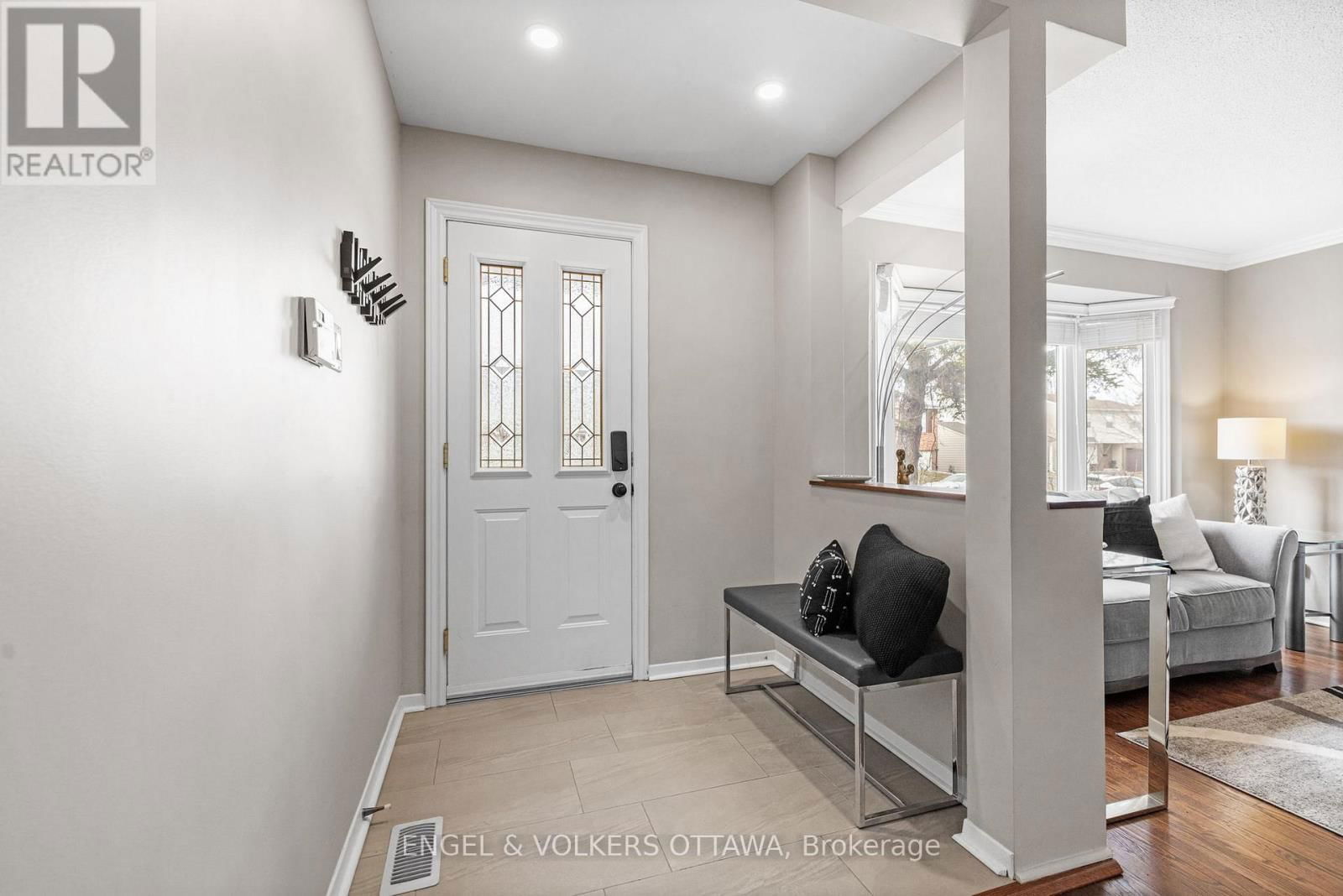 17 WINLOCK CRESCENT Image 2