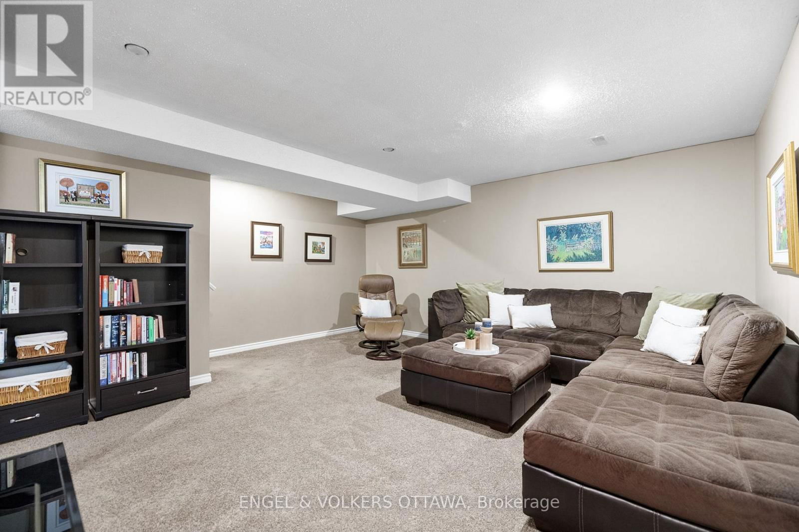 17 WINLOCK CRESCENT Image 22