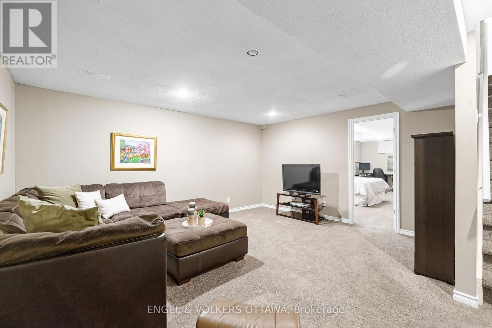 17 WINLOCK CRESCENT Image 23