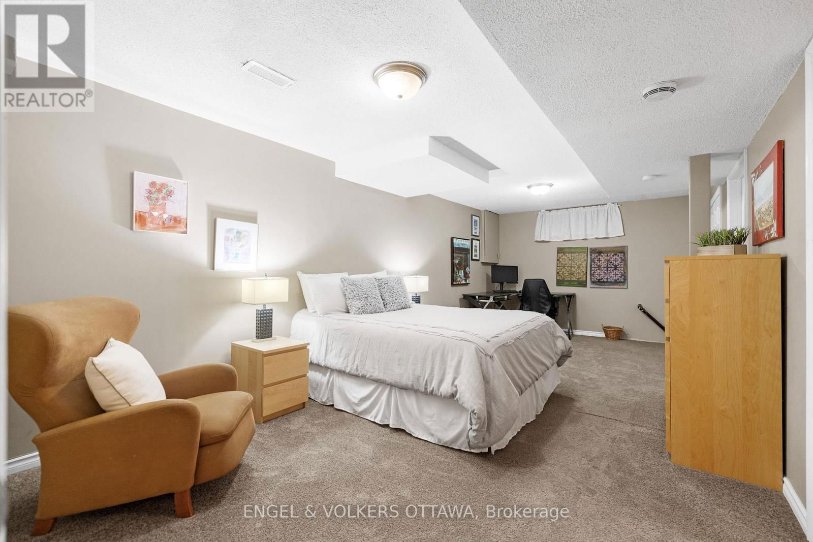 17 WINLOCK CRESCENT Image 24