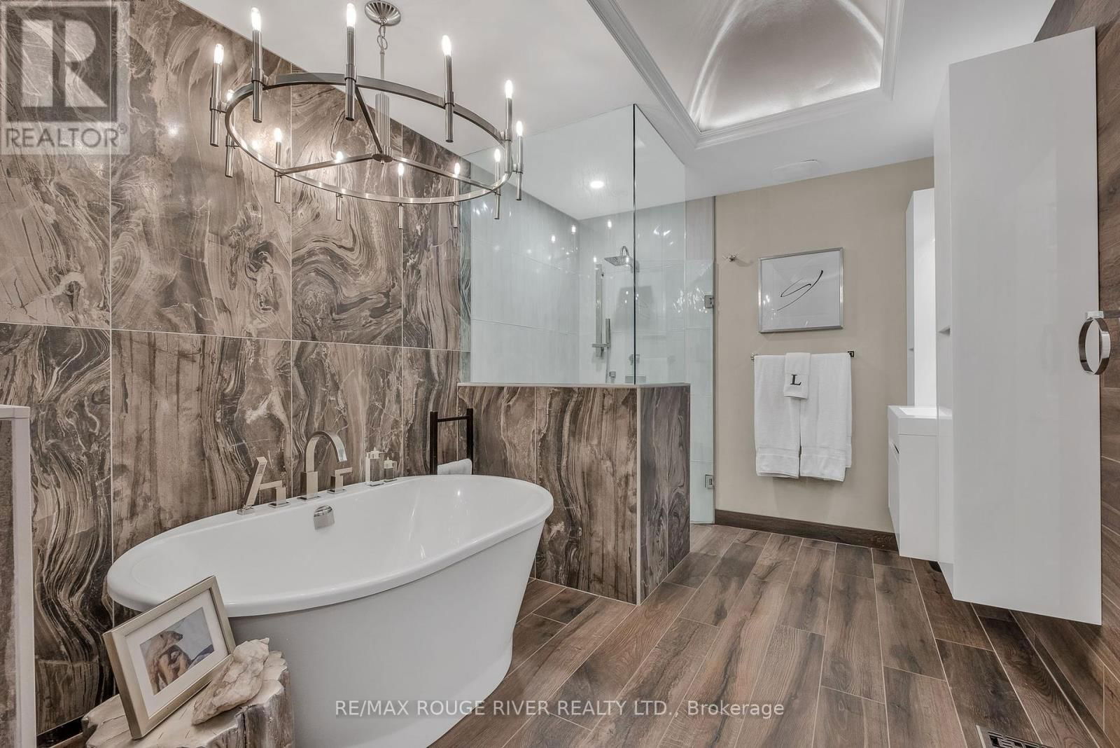 7 SUNRISE COURT Image 32