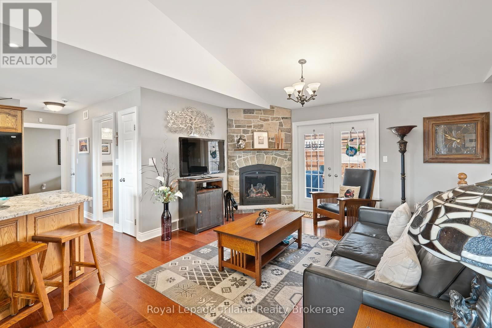 4 CLAYTON STREET Image 14