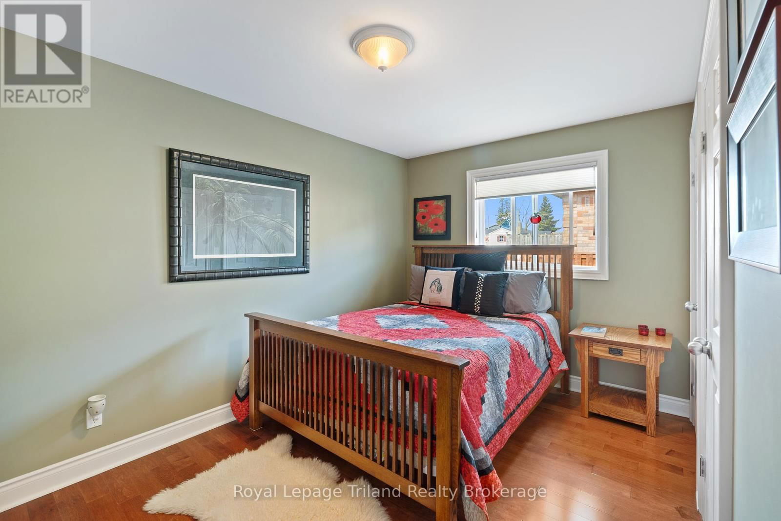 4 CLAYTON STREET Image 26
