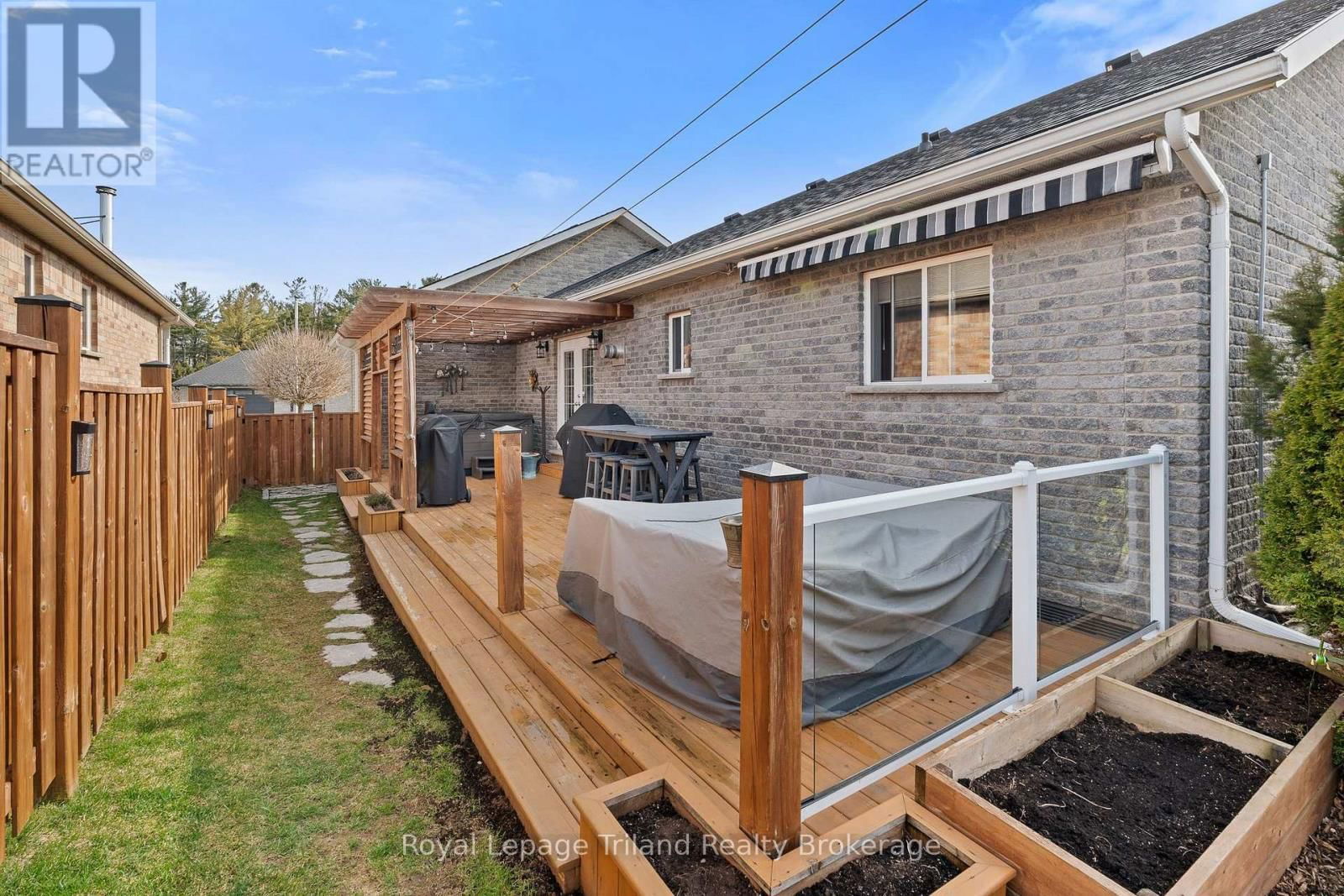 4 CLAYTON STREET Image 43