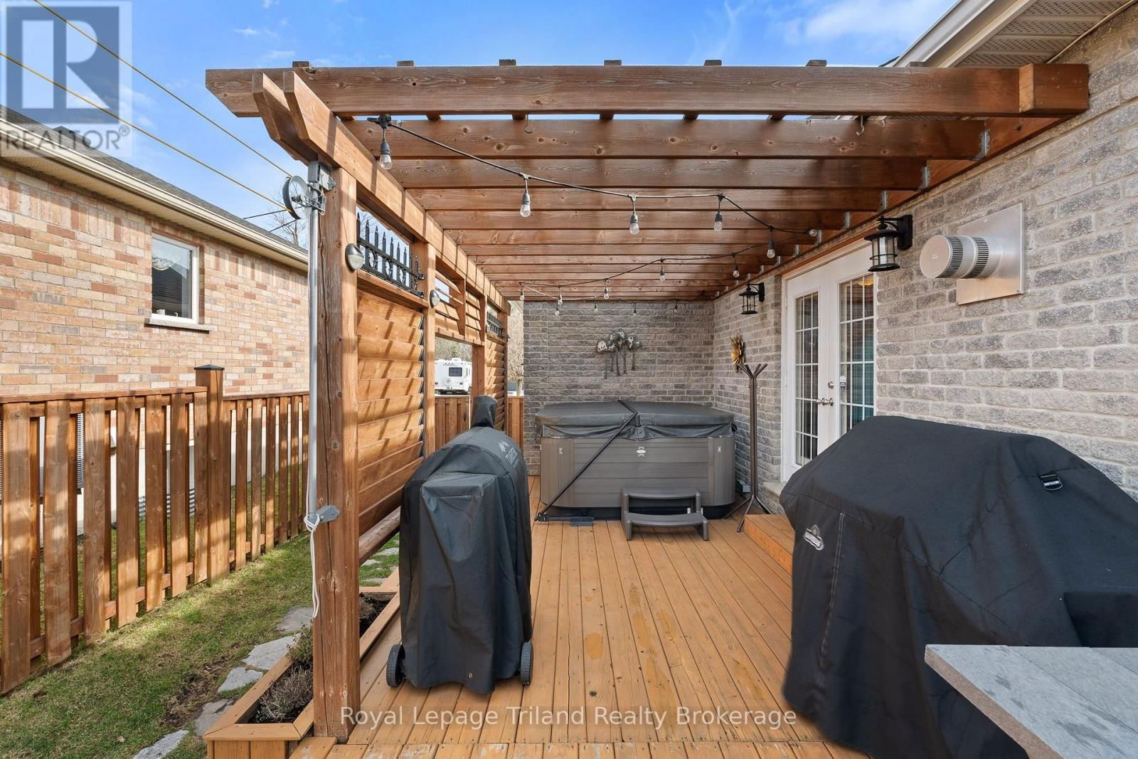 4 CLAYTON STREET Image 44