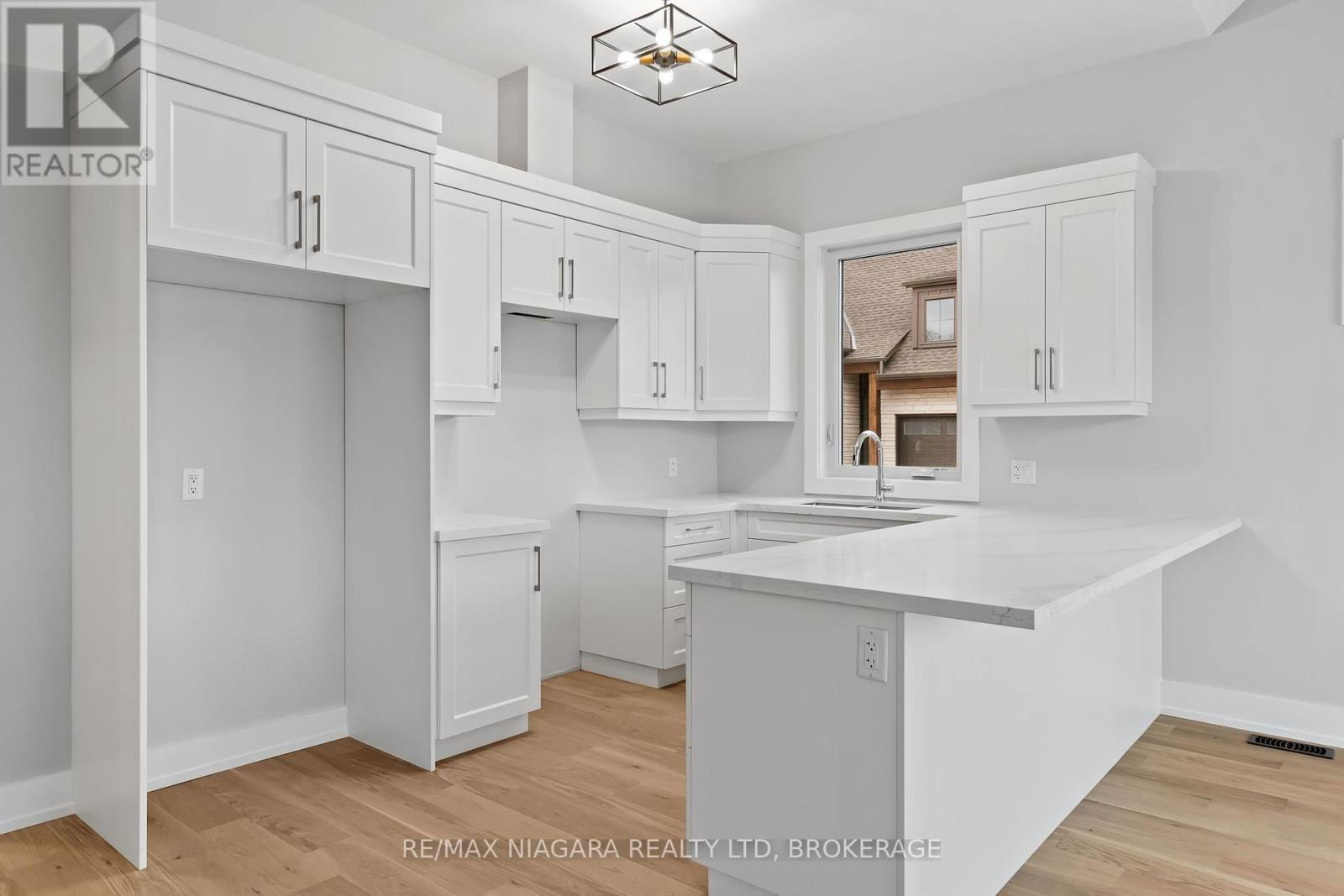 1 - 41 IVY CRESCENT Image 15