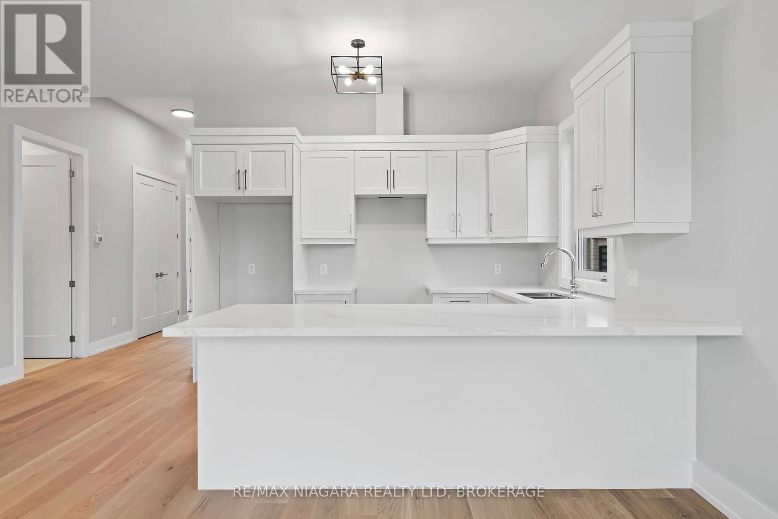 1 - 41 IVY CRESCENT Image 16