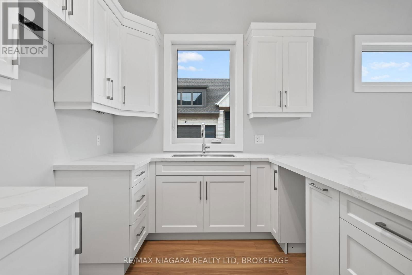 1 - 41 IVY CRESCENT Image 17