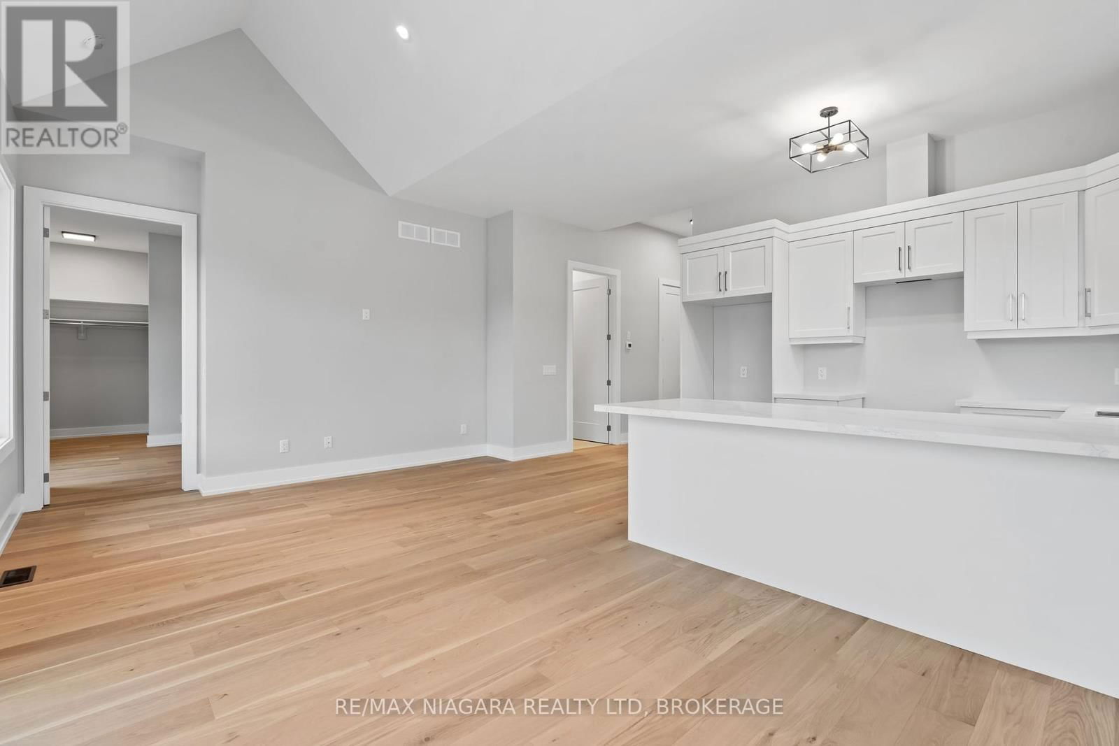 1 - 41 IVY CRESCENT Image 20