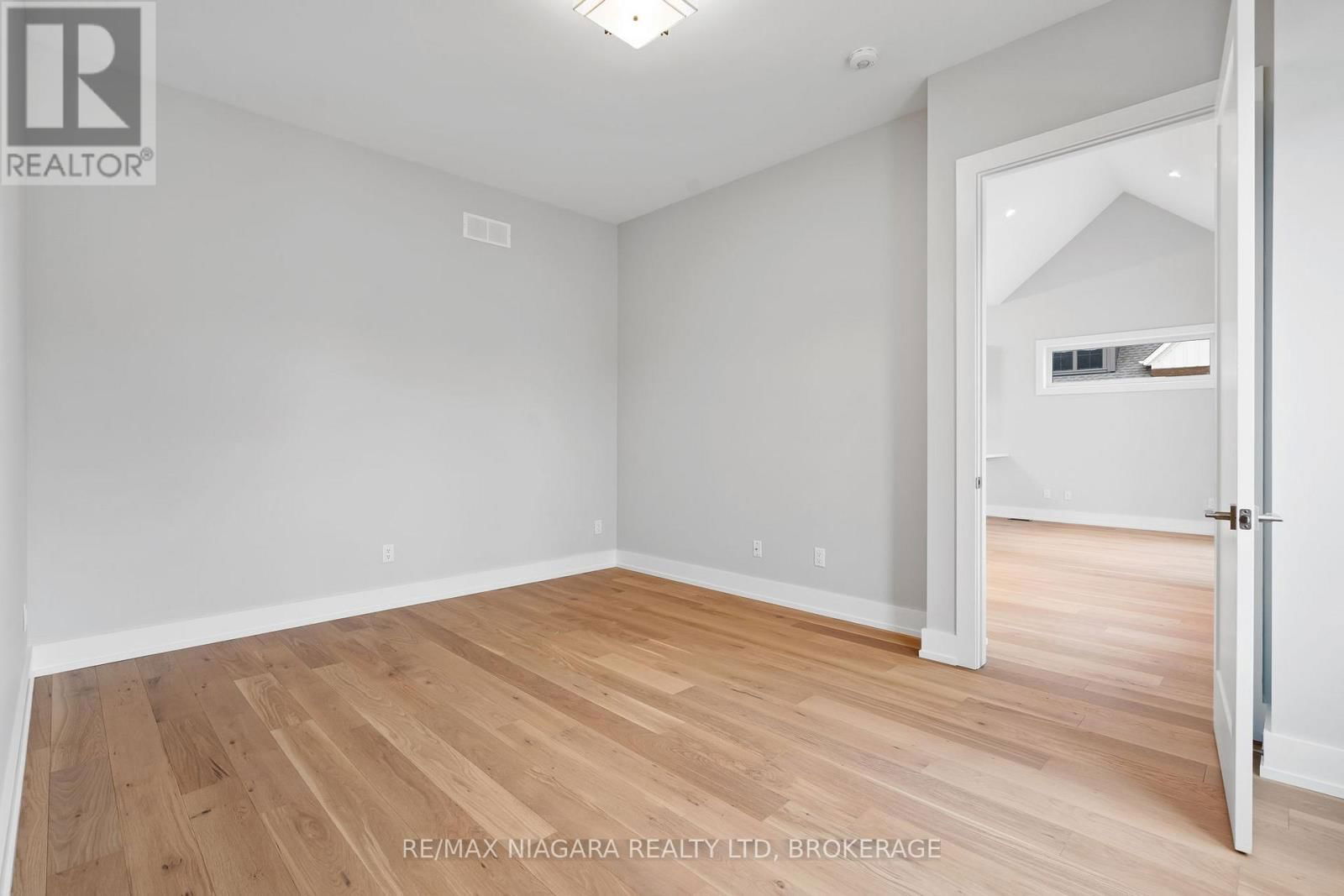 1 - 41 IVY CRESCENT Image 22
