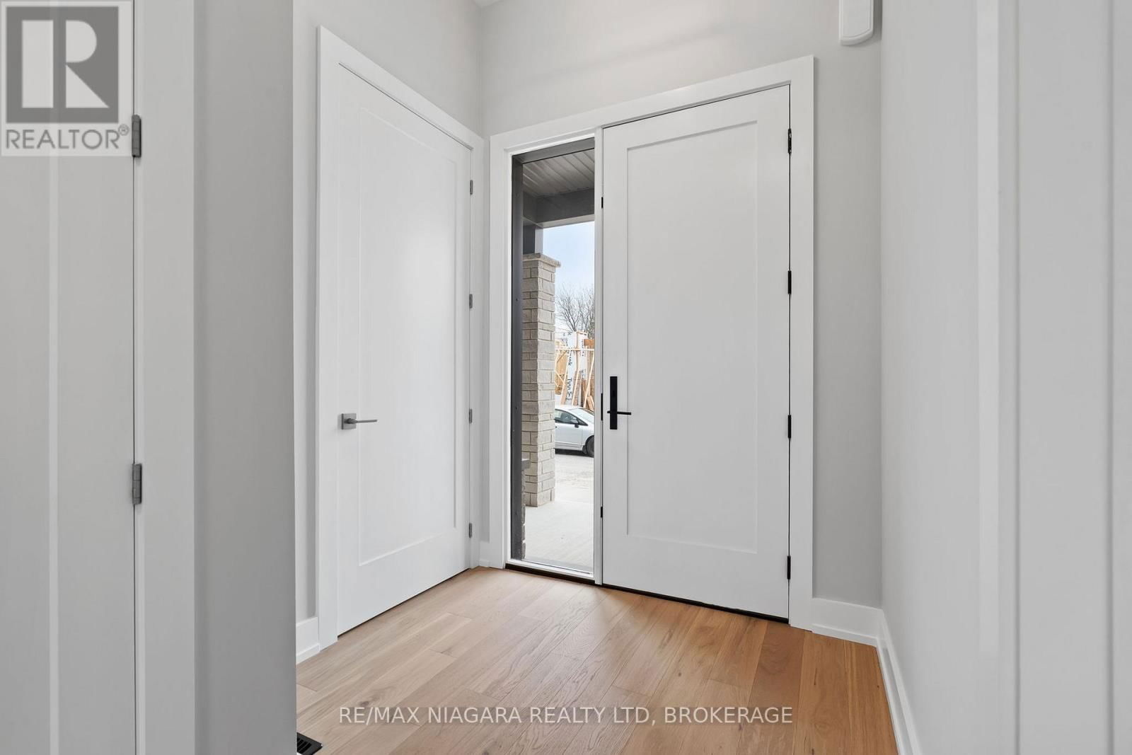 1 - 41 IVY CRESCENT Image 8