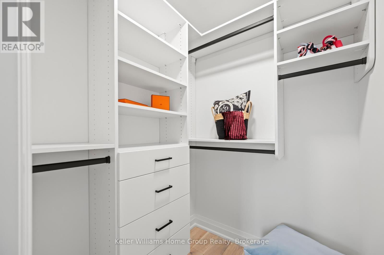 35 HALLS DRIVE Image 25