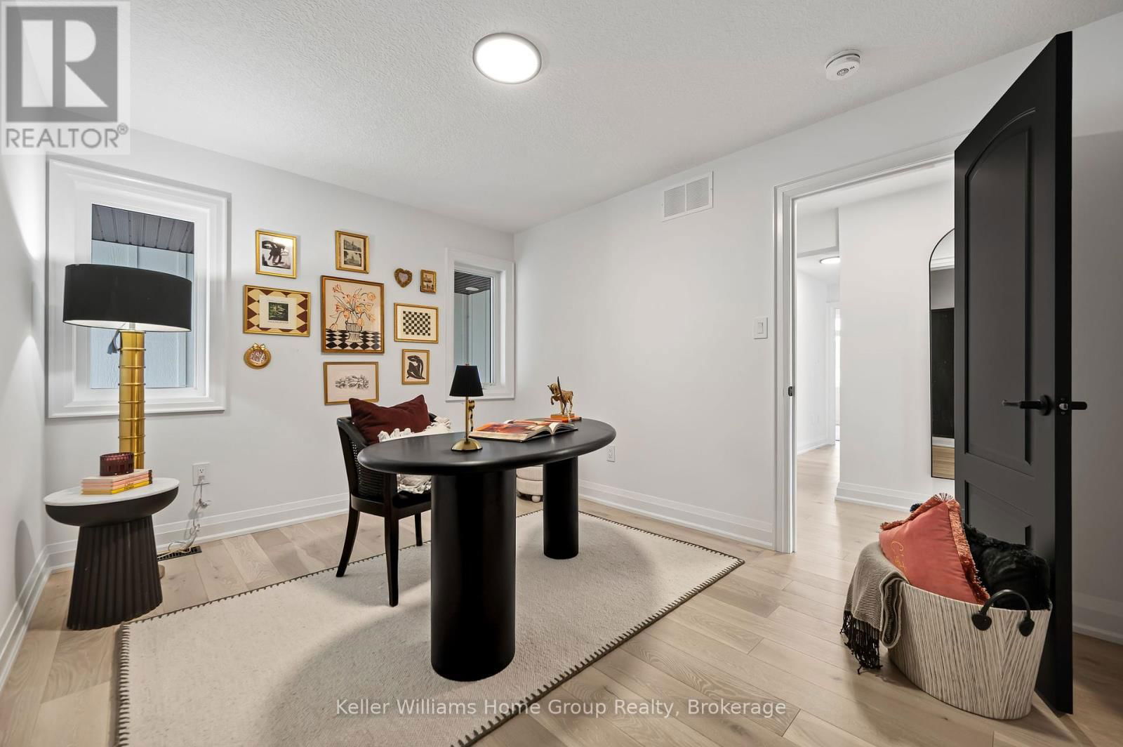 35 HALLS DRIVE Image 28
