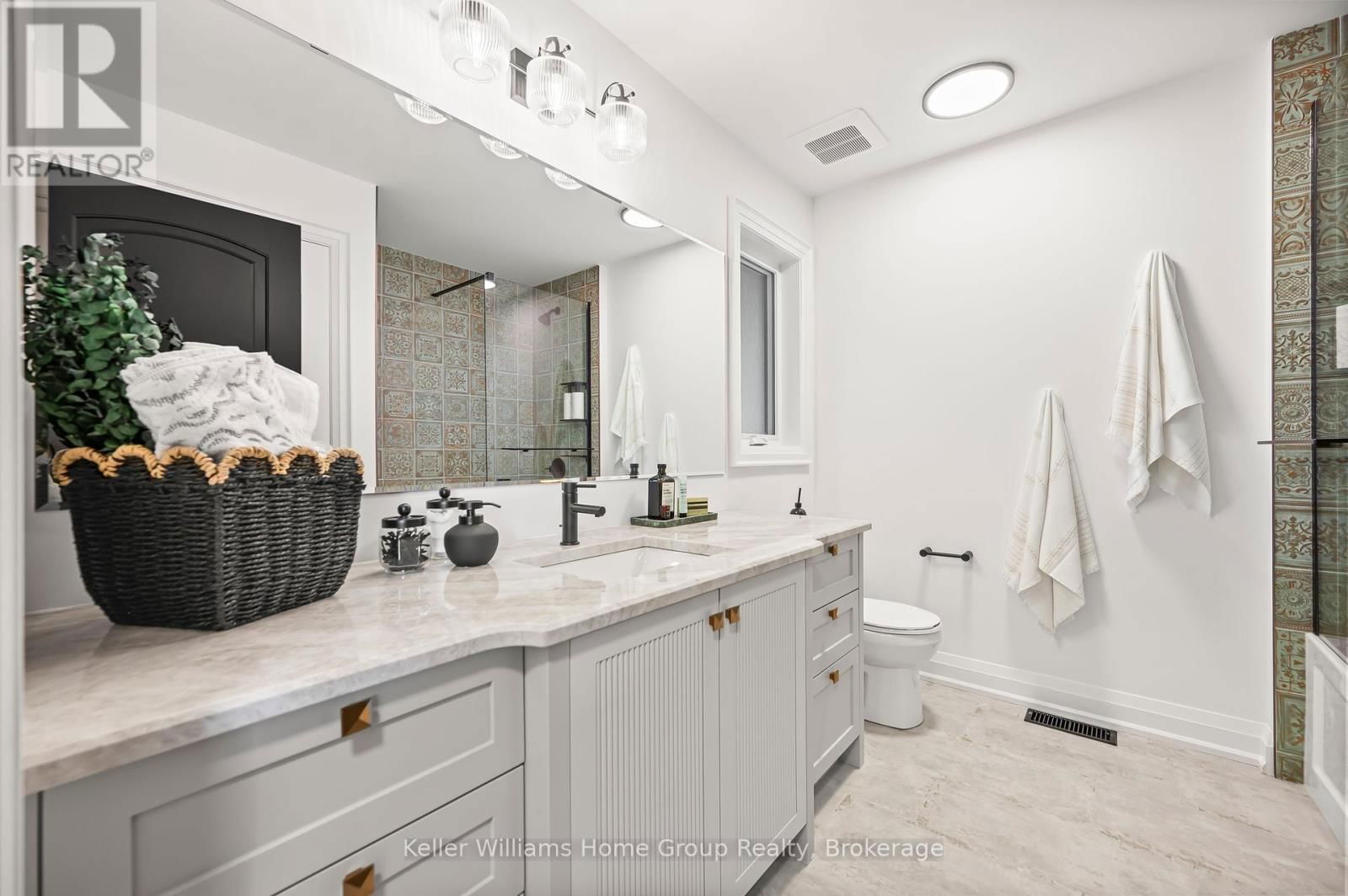 35 HALLS DRIVE Image 32
