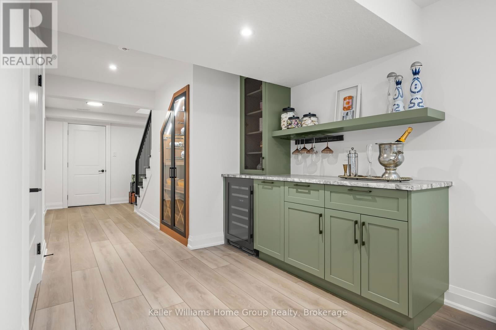 35 HALLS DRIVE Image 38
