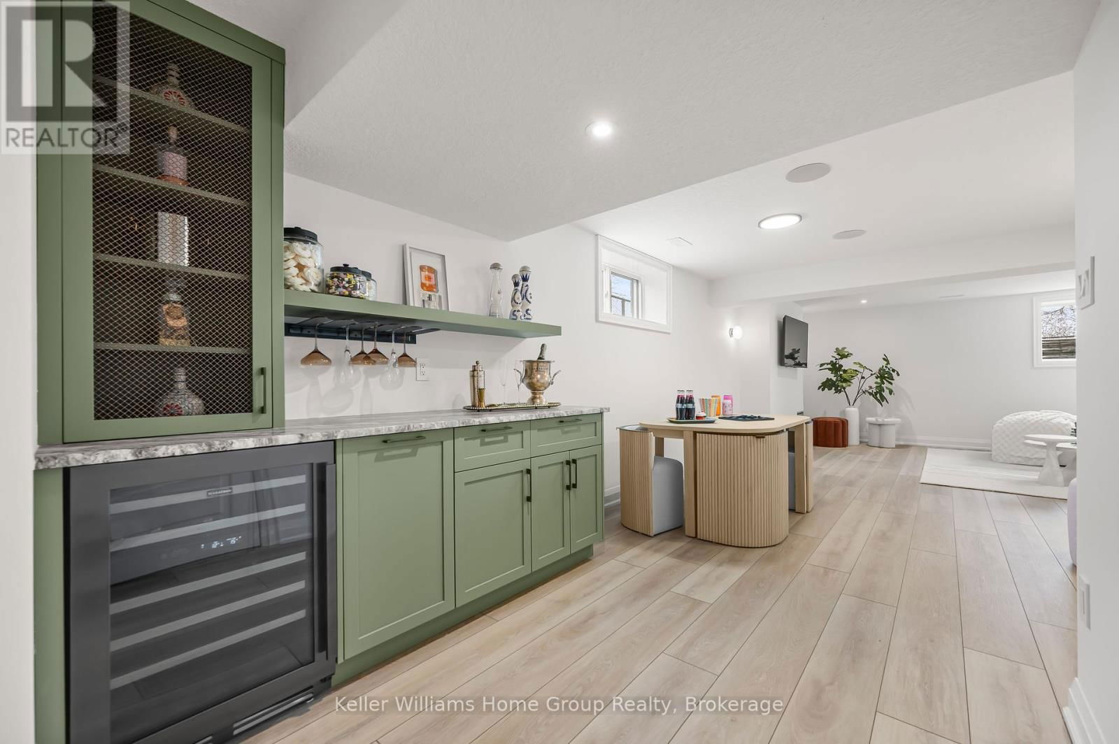 35 HALLS DRIVE Image 39