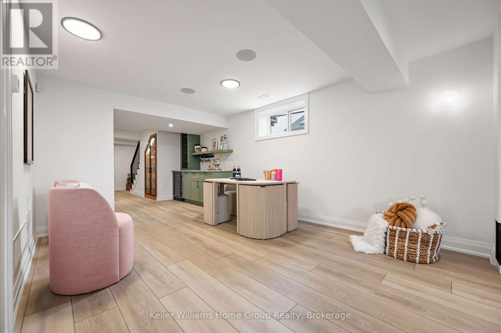 35 HALLS DRIVE Image 40