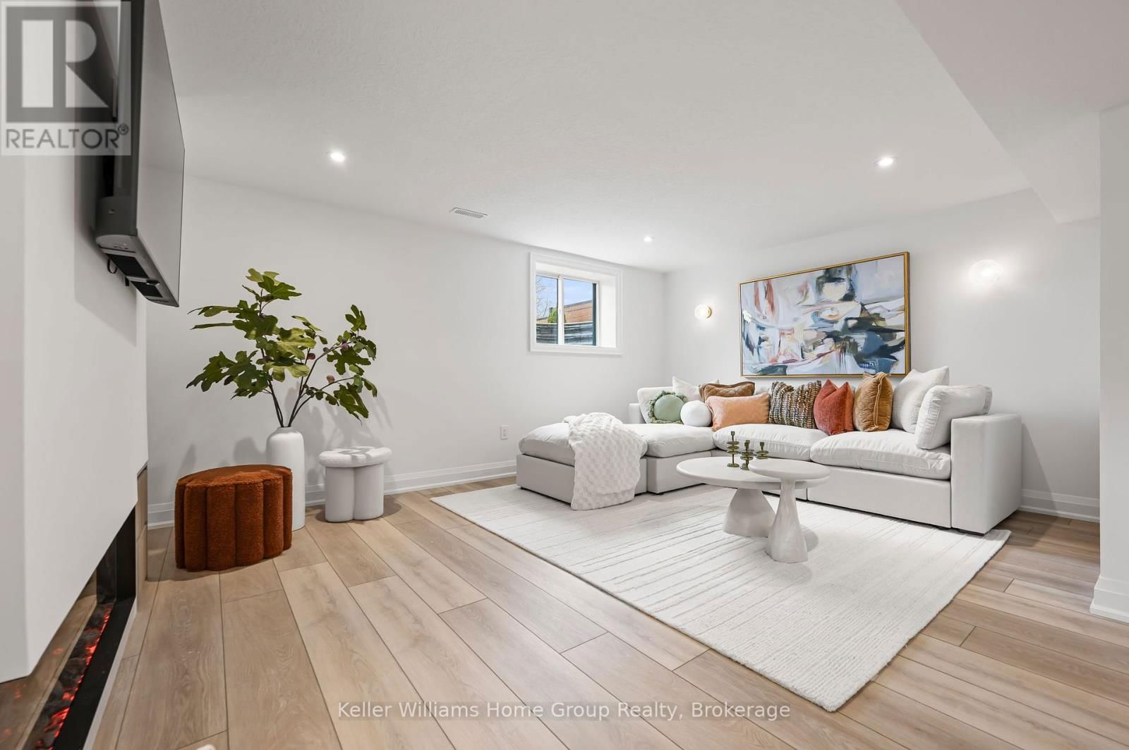 35 HALLS DRIVE Image 41