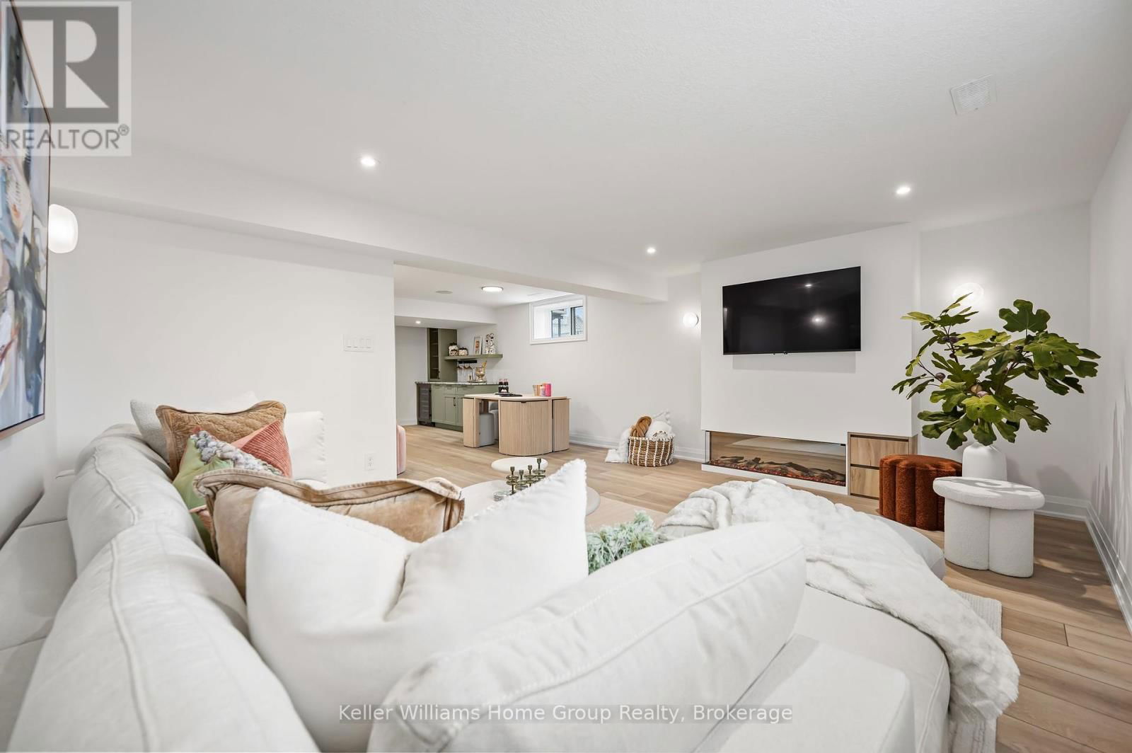 35 HALLS DRIVE Image 43