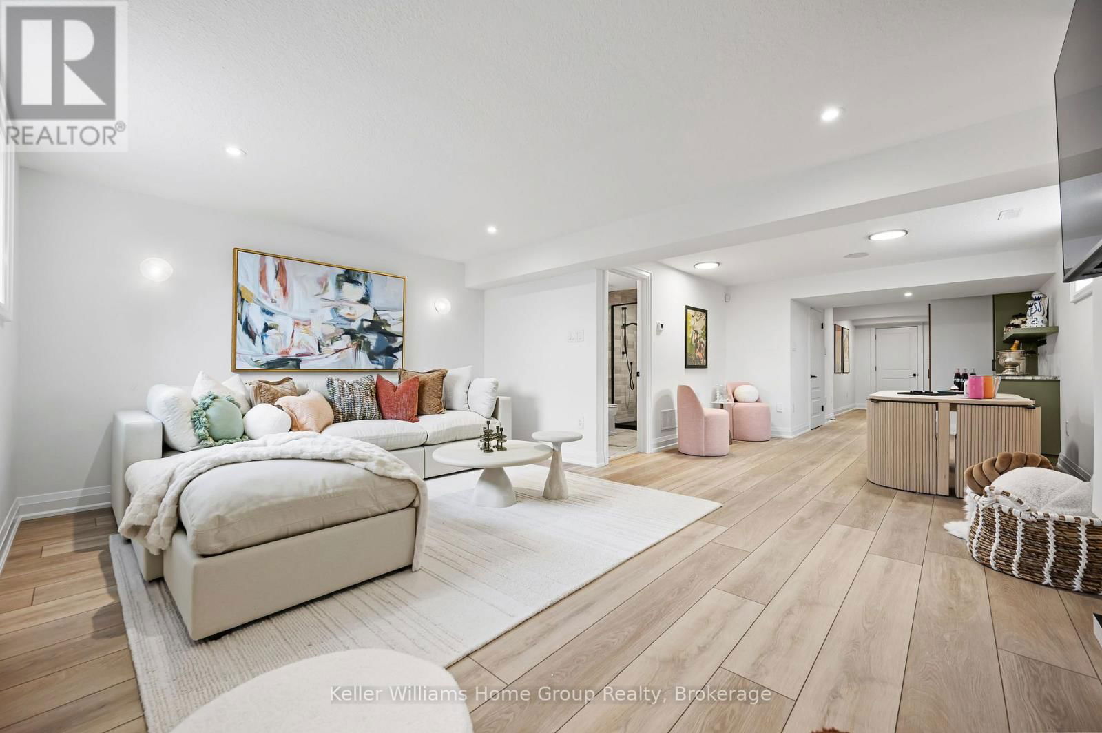 35 HALLS DRIVE Image 44