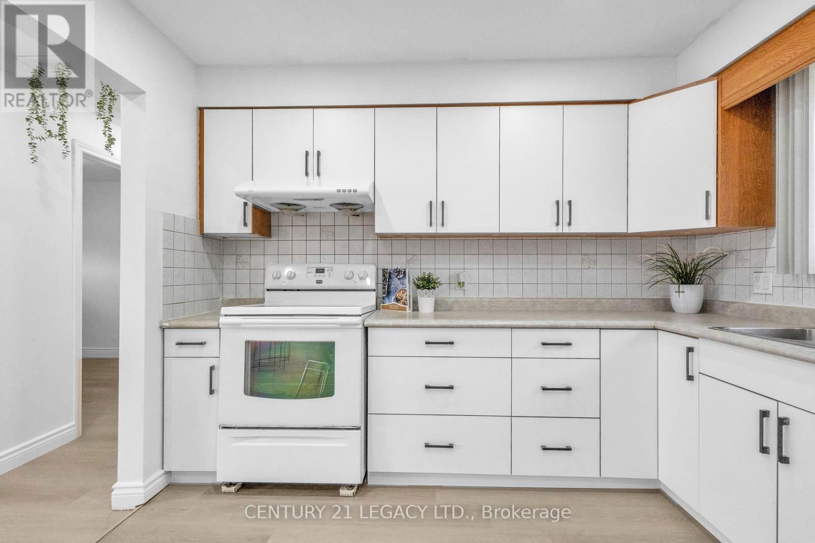 72 FERNDALE AVENUE Image 15