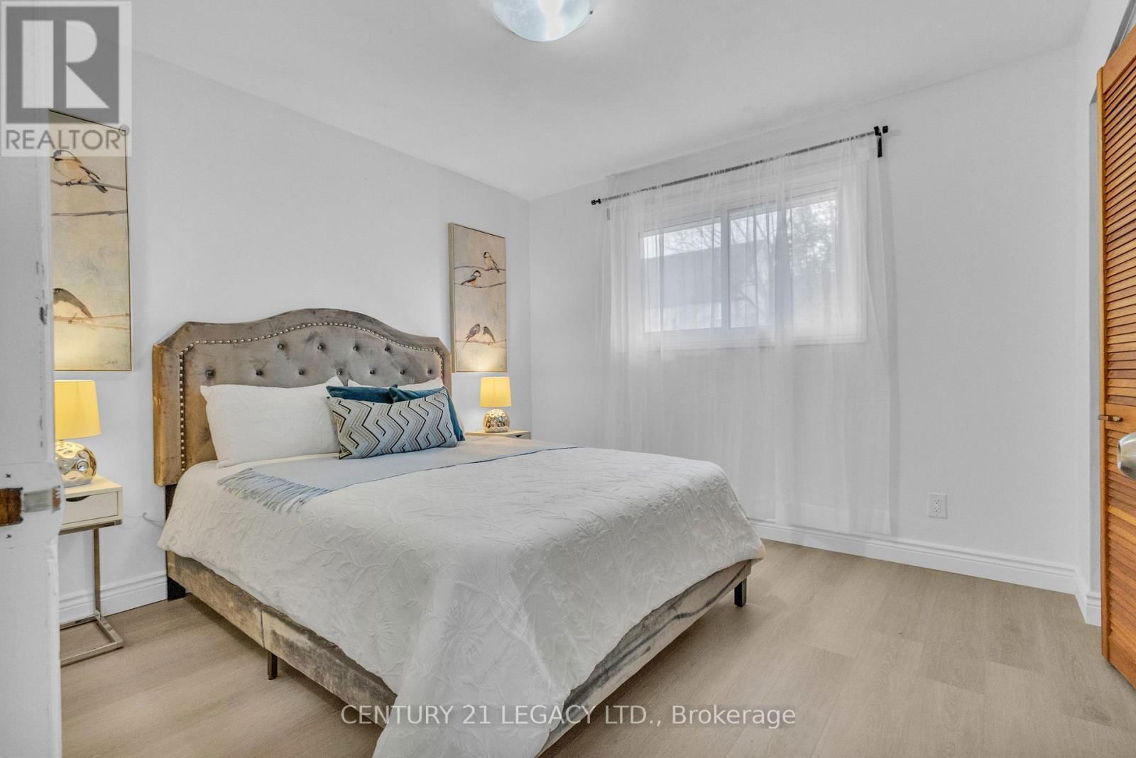 72 FERNDALE AVENUE Image 24