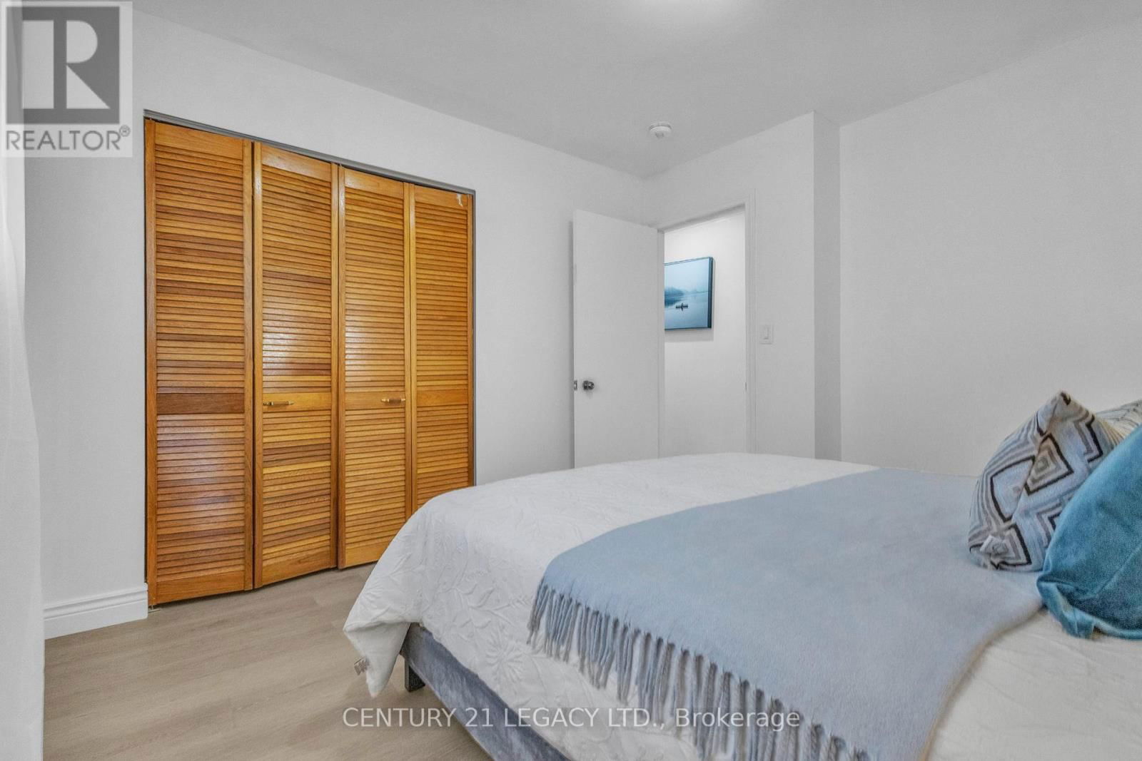 72 FERNDALE AVENUE Image 26