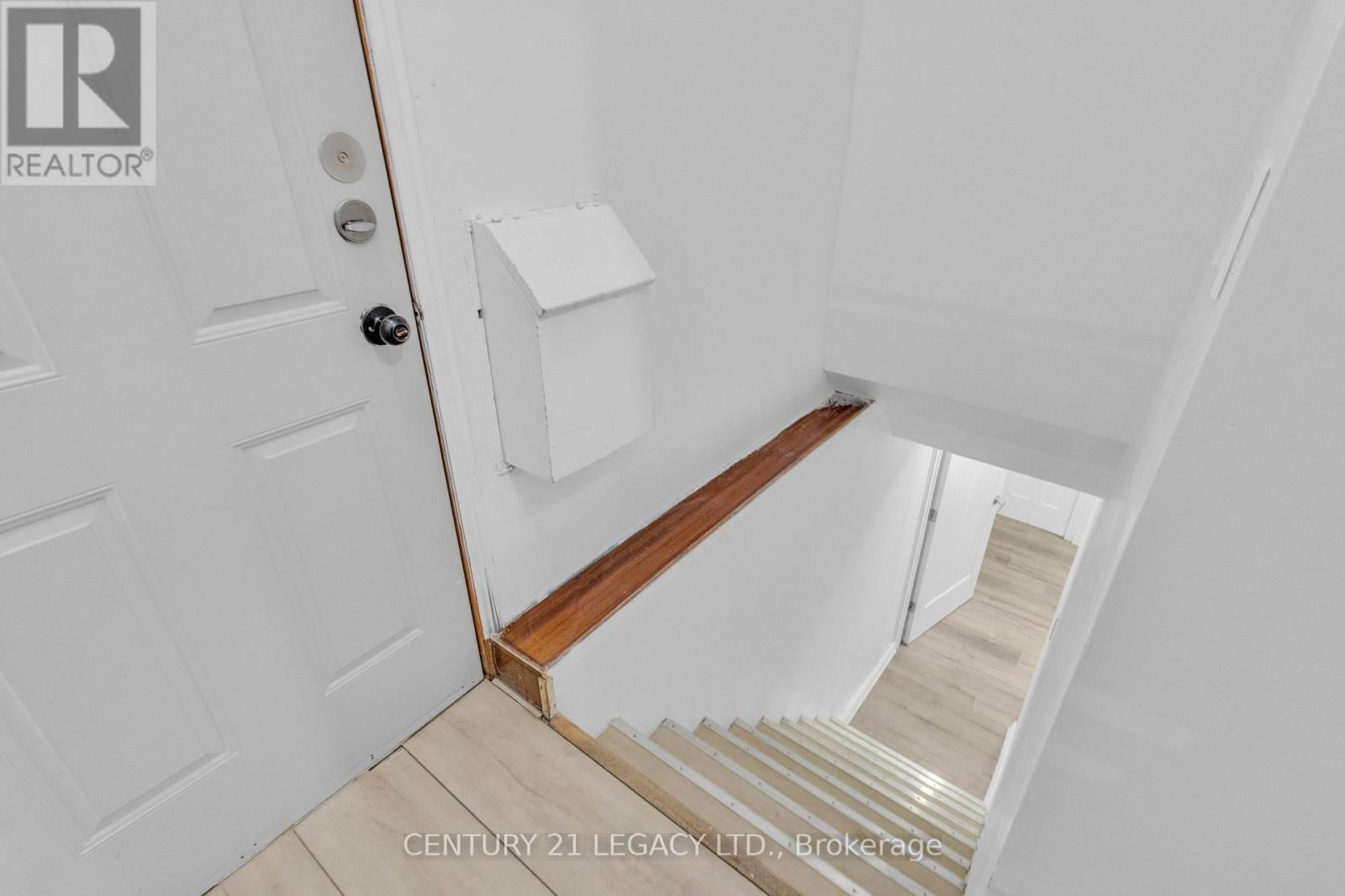 72 FERNDALE AVENUE Image 27