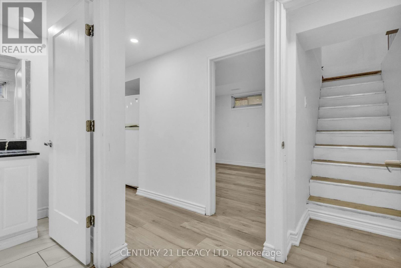 72 FERNDALE AVENUE Image 28