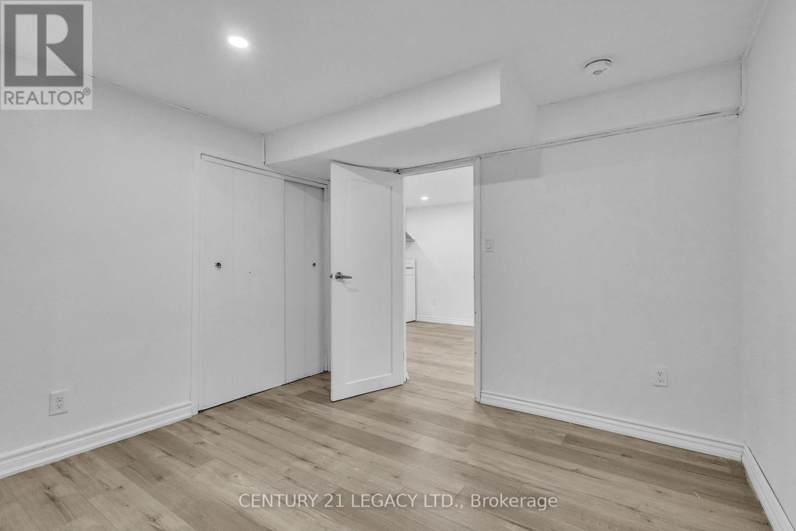 72 FERNDALE AVENUE Image 33