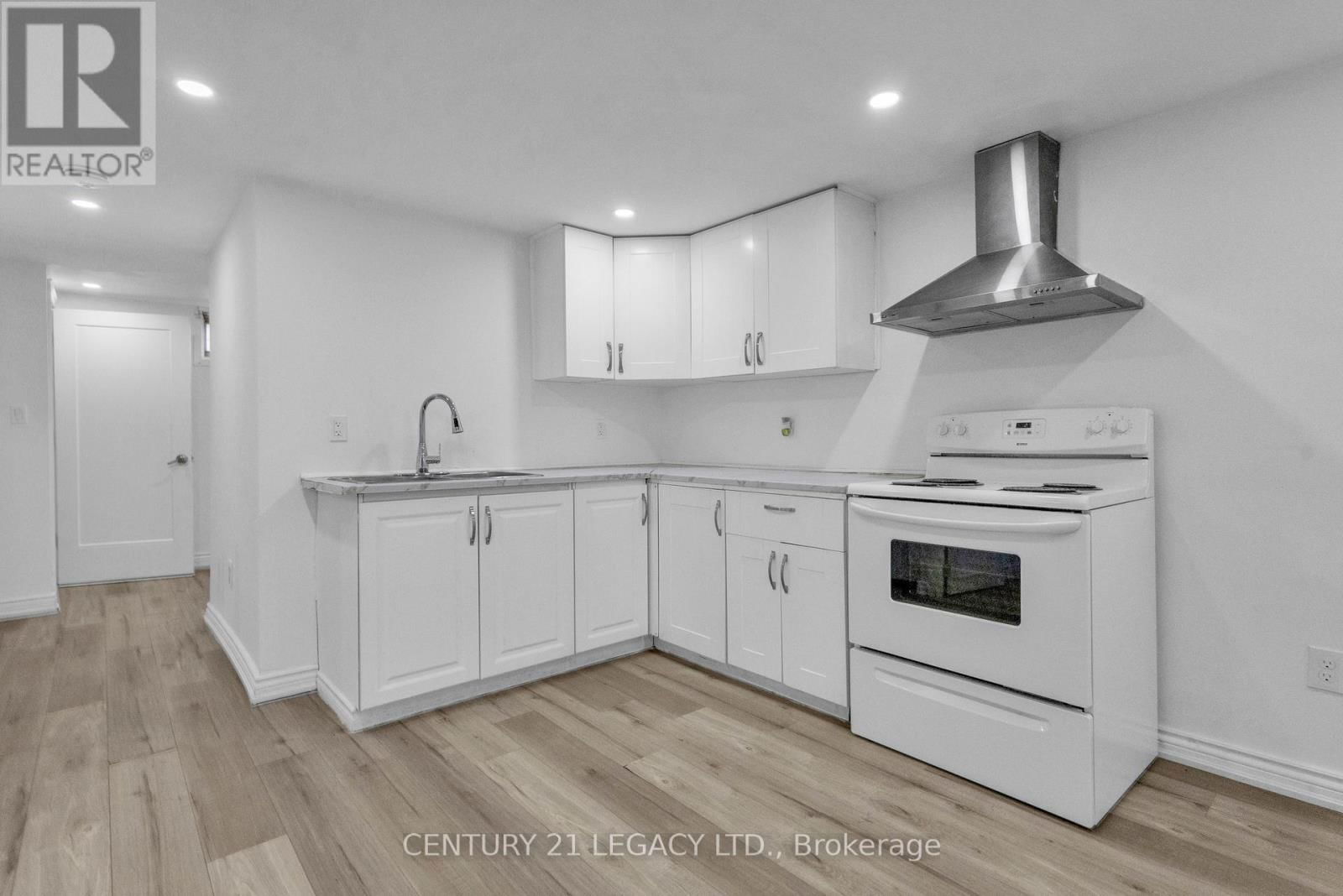 72 FERNDALE AVENUE Image 35