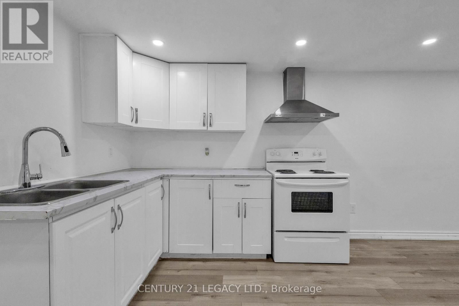 72 FERNDALE AVENUE Image 36