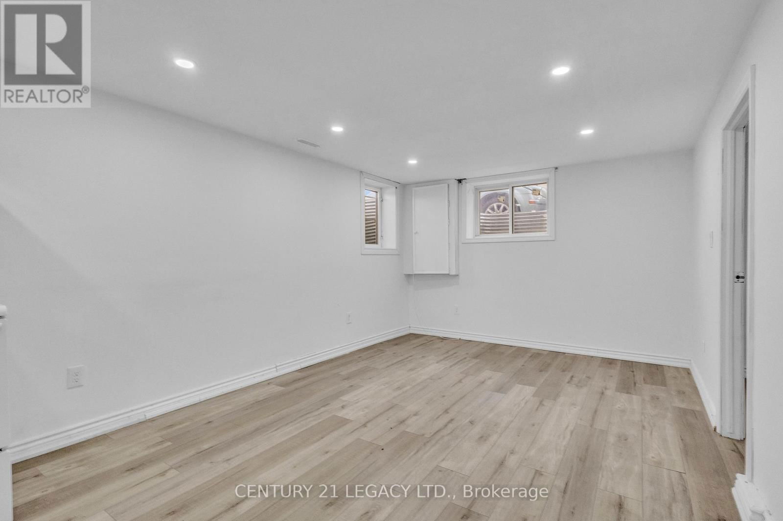 72 FERNDALE AVENUE Image 39