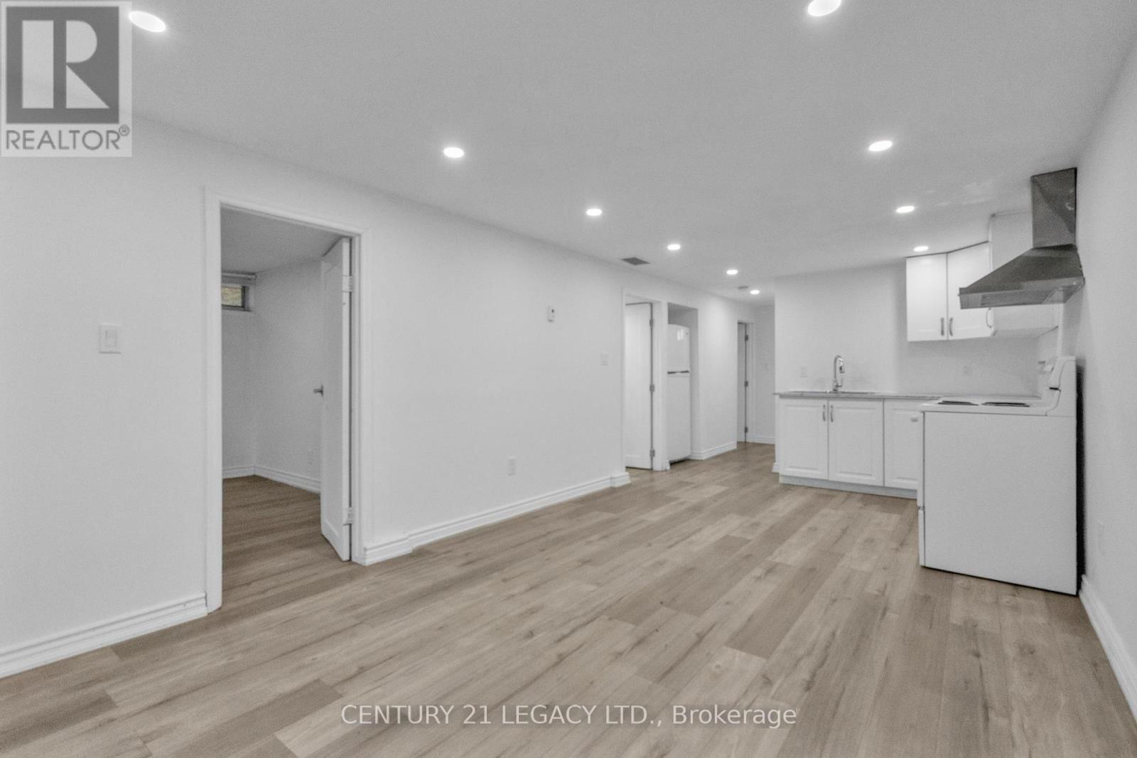 72 FERNDALE AVENUE Image 40