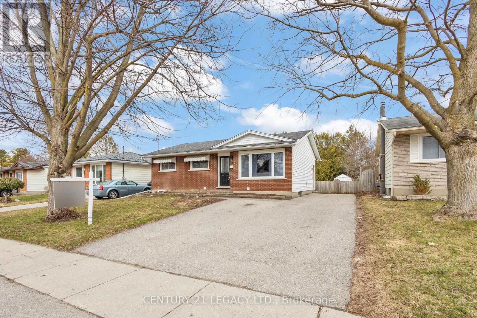 72 FERNDALE AVENUE Image 42