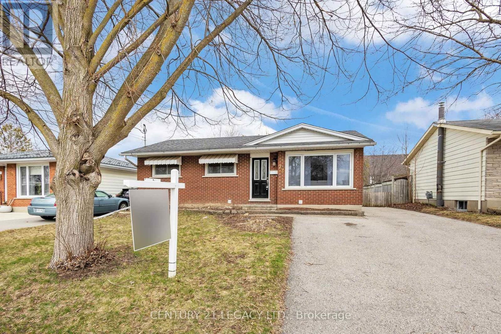 72 FERNDALE AVENUE Image 43