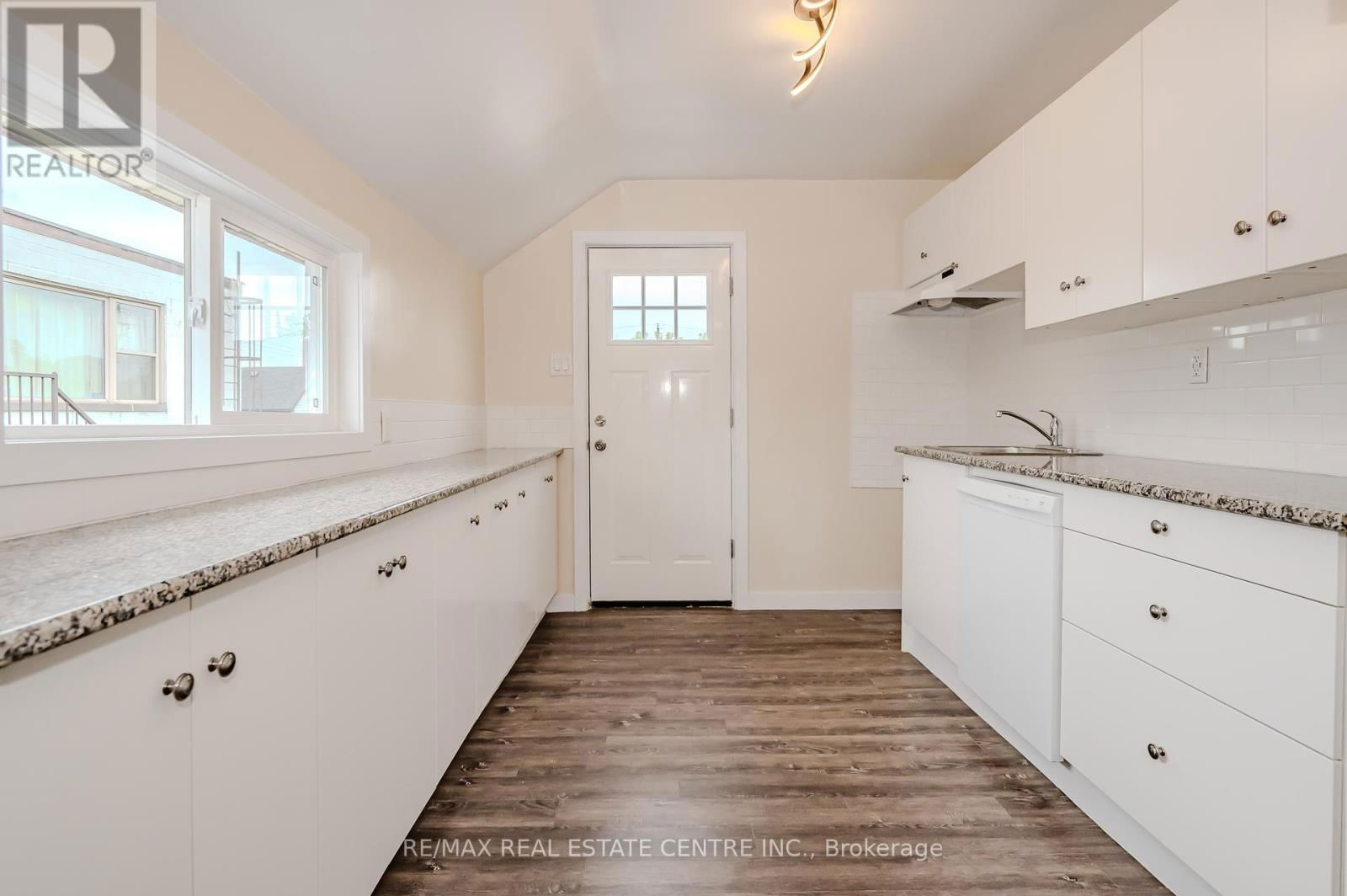 73 ALBANY AVENUE Image 6