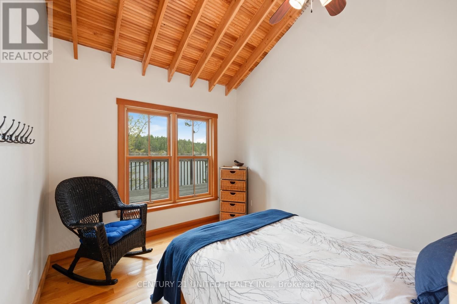823 MACKIE BAY Image 16