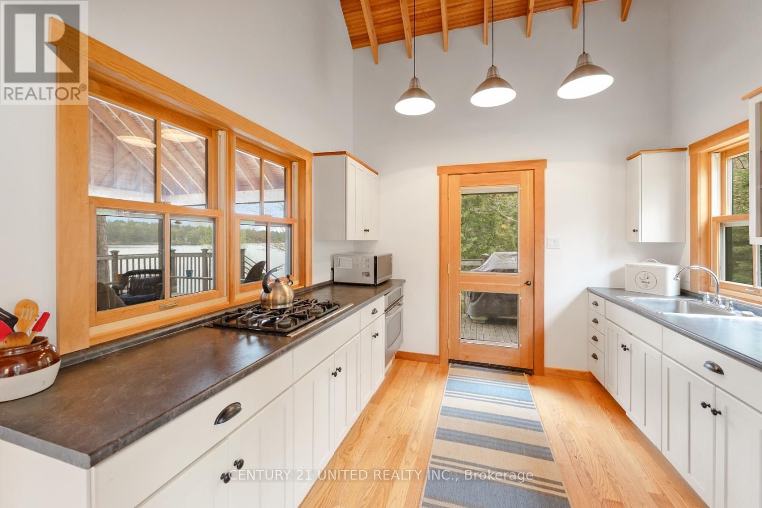 823 MACKIE BAY Image 8