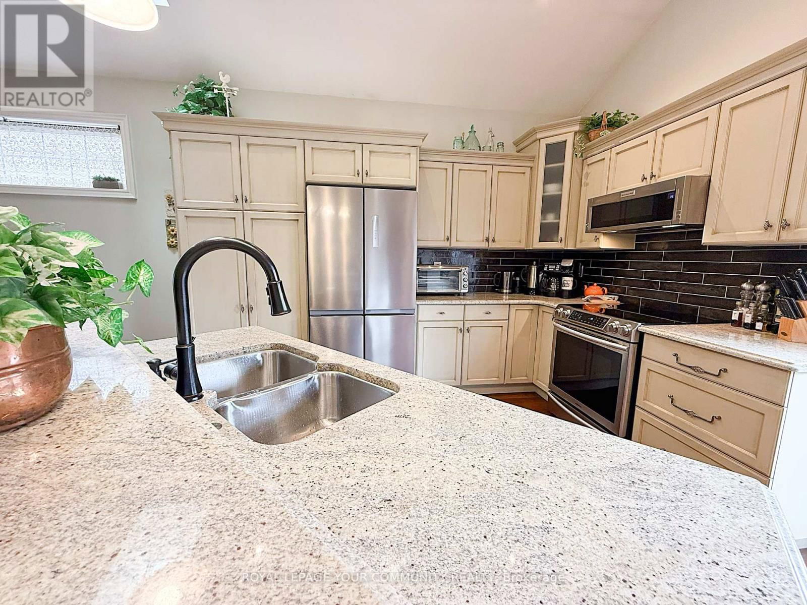 61 FRONTIER DRIVE Image 10