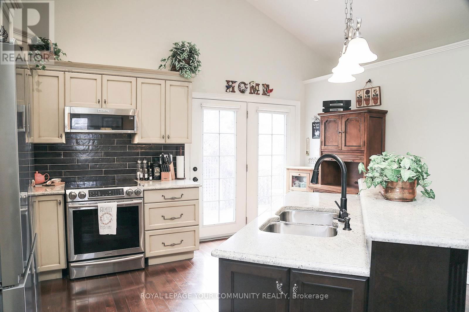 61 FRONTIER DRIVE Image 9