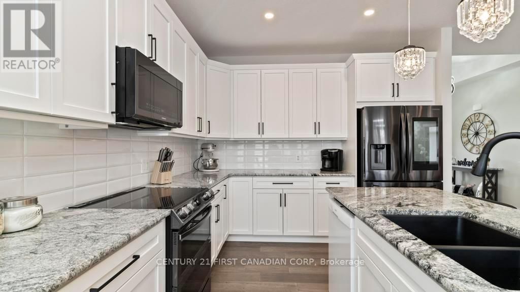 27 ELLIOT STREET Image 12